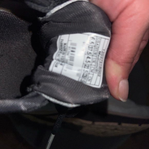 Brooks - Picture 4 of 5